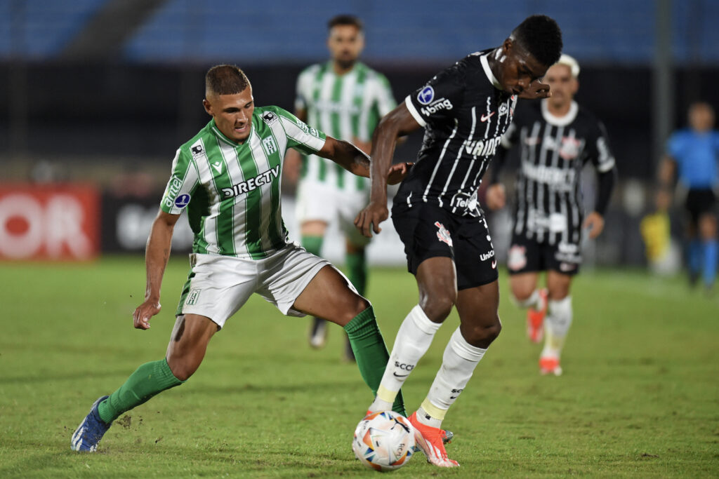 Corinthians enfrenta Nacional-PAR em duelo decisivo pela Copa Sul-Americana