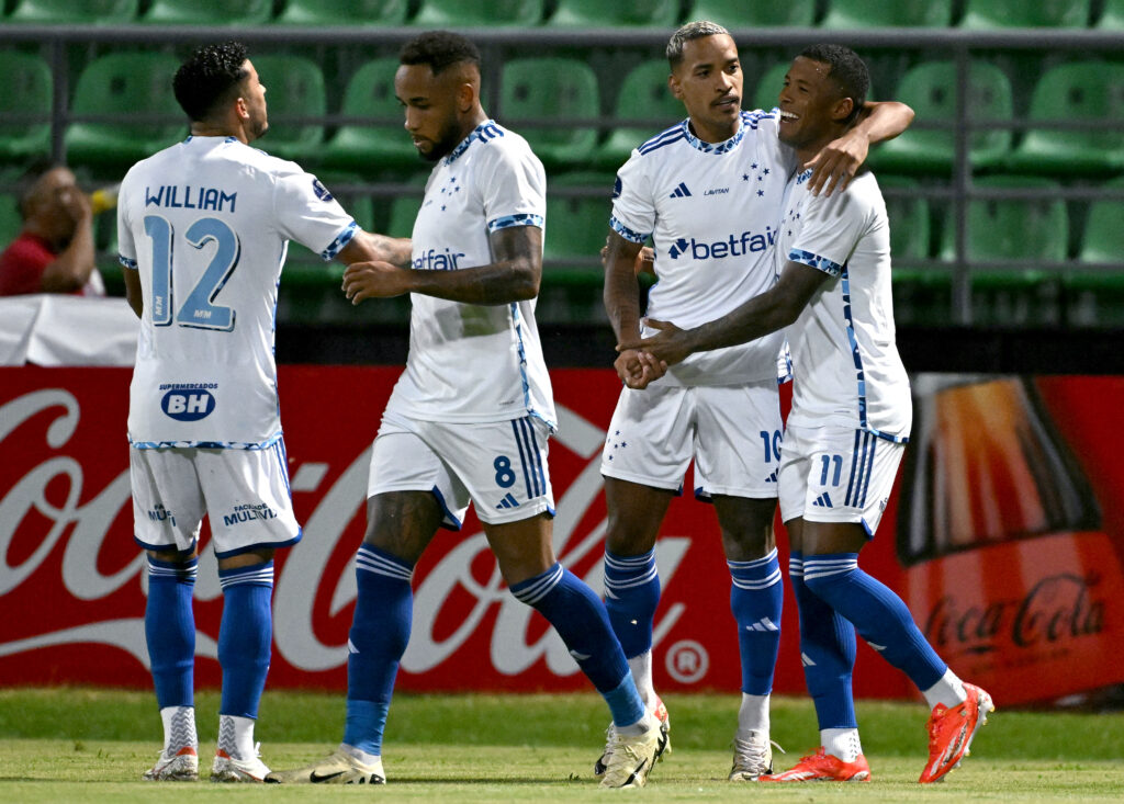 Cruzeiro supera Alianza-COL e assume vice-liderança na Copa Sul-Americana.