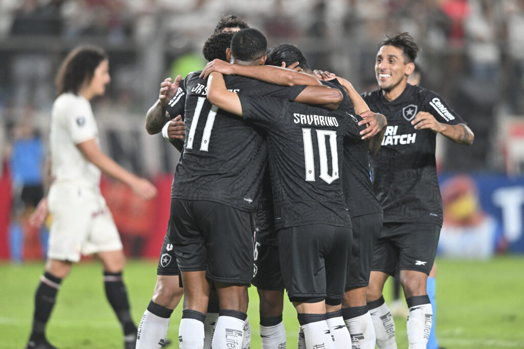 Desafio entre Melhor Ataque e Defesa em Ascensão: Botafogo x Corinthians.