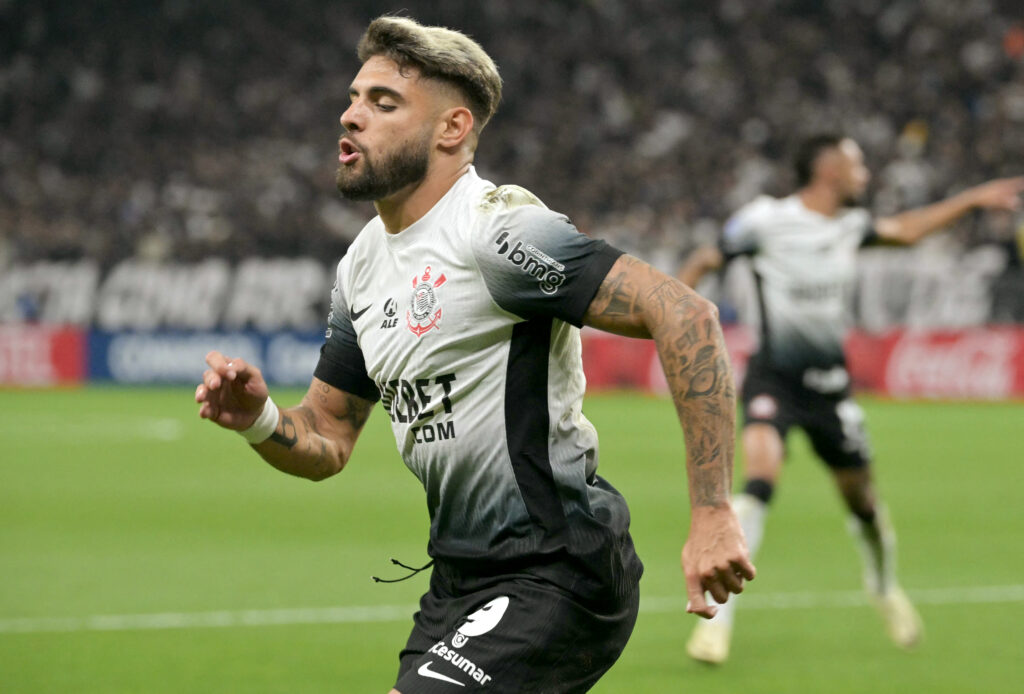 Esquema de António e olho na seleção: Yuri Alberto recupera futebol no Corinthians.