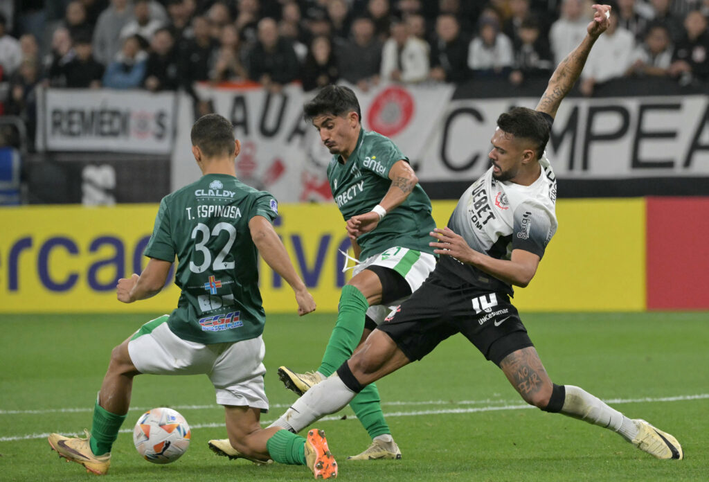 Raniele: peça fundamental da equipe, foi importante na defesa e contribuiu com o ataque. É um dos pilares do Timão atualmente.