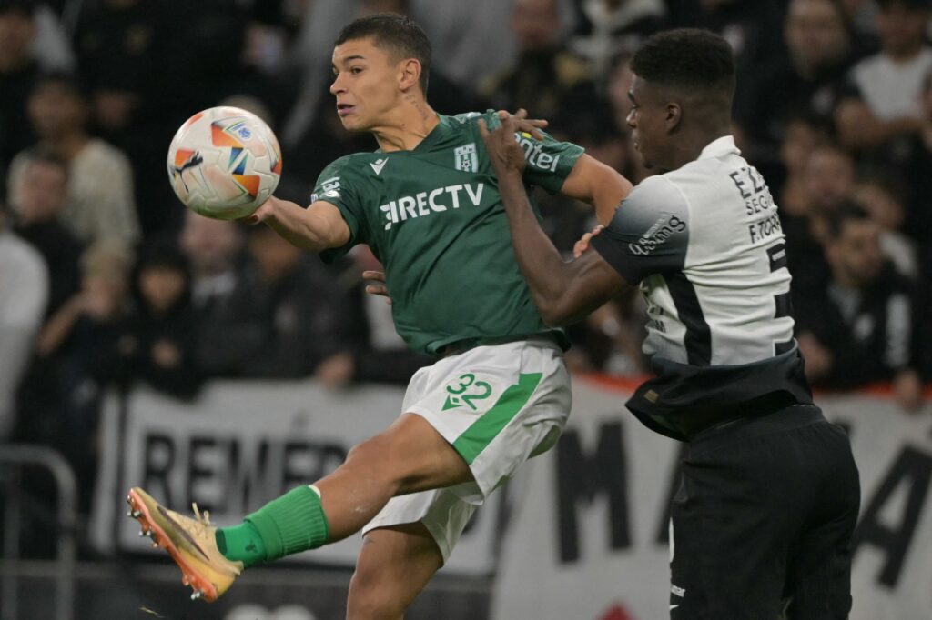 Félix Torres: não chegou a comprometer, mas vacilou algumas vezes na defesa e ficou um pouco abaixo dos demais.