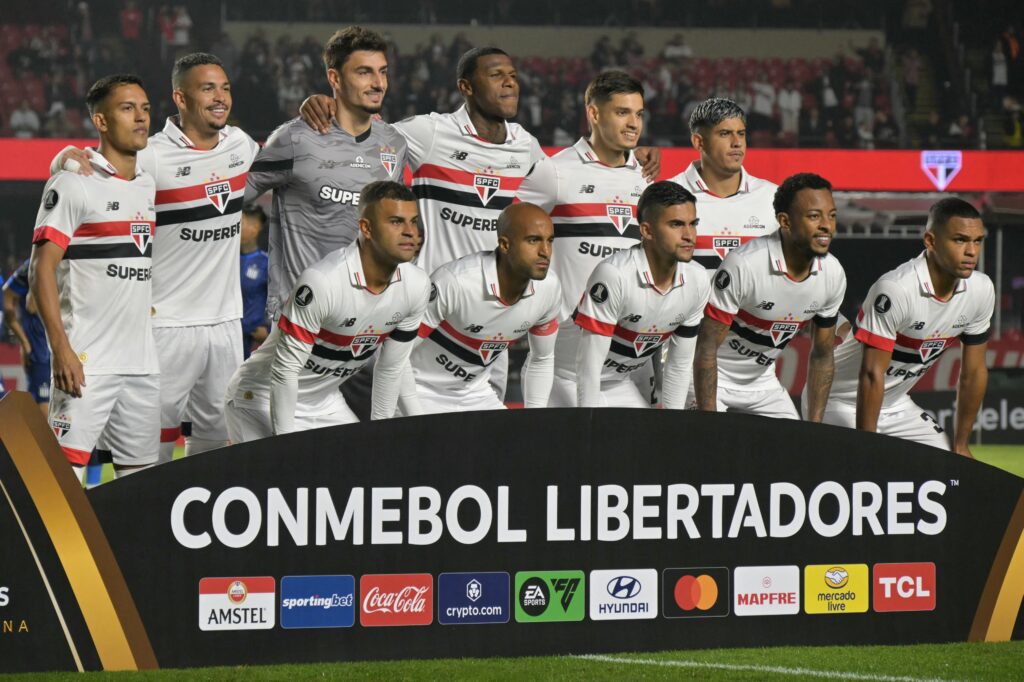 Sao Paulo players pose for a picture before the Copa Libertadores group stage second leg football match between Brazil's Sao Paulo and Argentina's Talleres at the Morumbi Stadium in Sao Paulo, Brazil, on May 29, 2024.