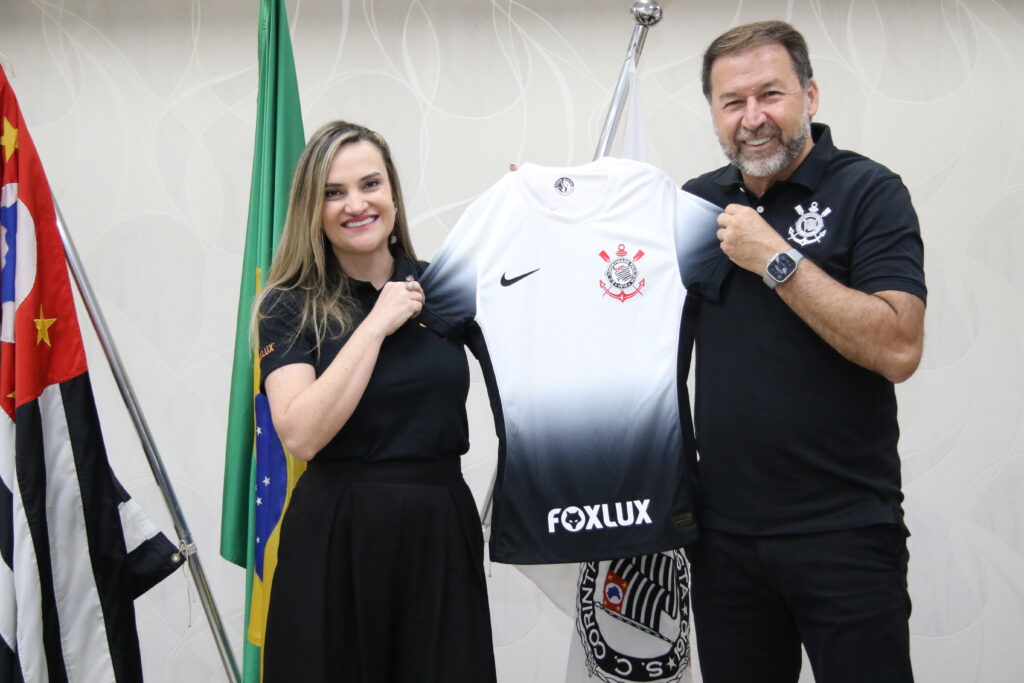 Corinthians fecha parceria para patrocínio do time de futebol masculino.