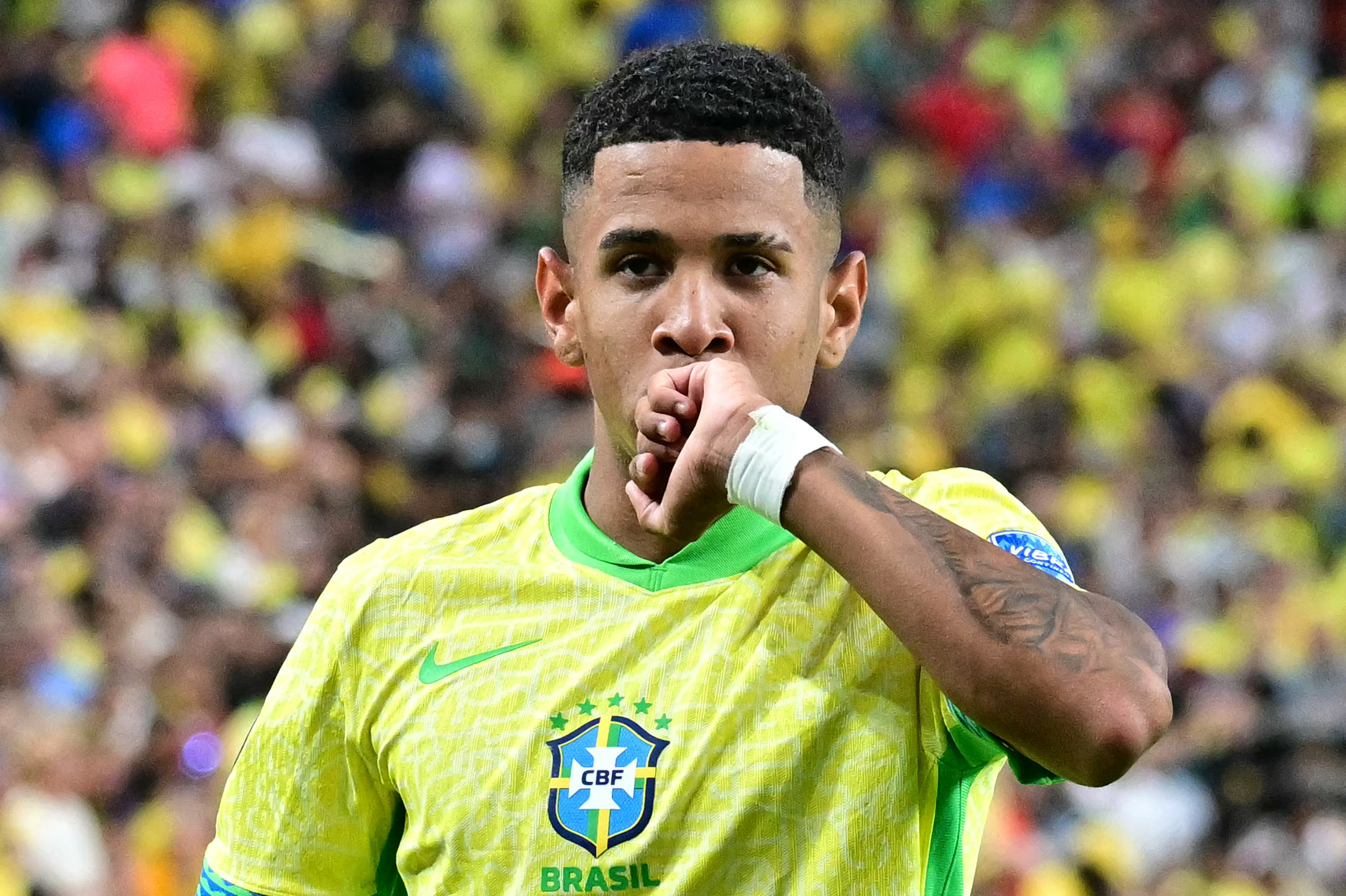 Imprensa britânica afirma que Tottenham contratou o brasileiro Savinho