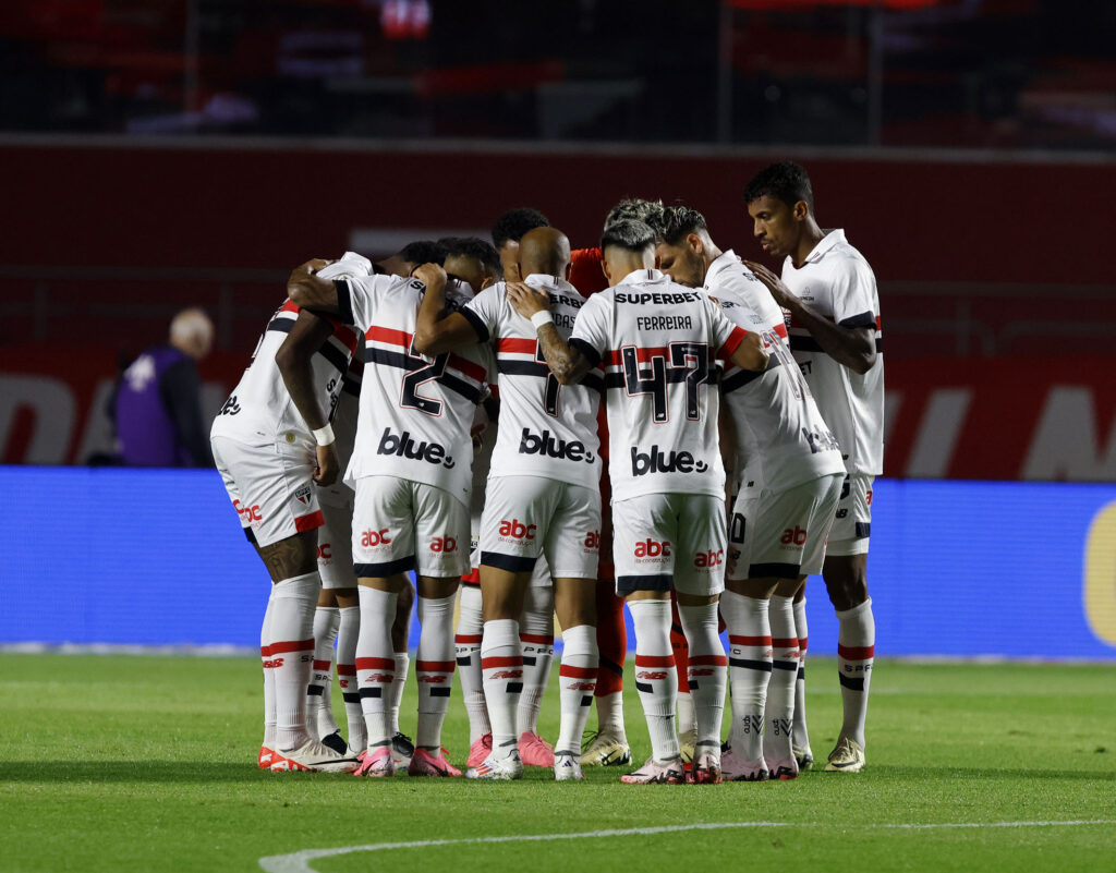 Provável São Paulo: Jandrei; Igor Vinícius, Arboleda, Alan Franco e Welington; Luiz Gustavo, Alisson e Luciano; Lucas, Ferreira e Calleri.