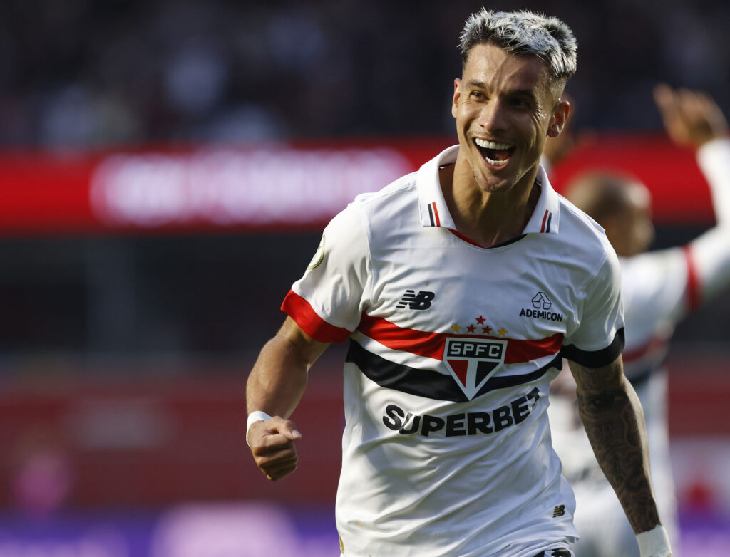 Ferreira: o atacante foi o craque do jogo, marcando um golaço, protagonizando grandes jogadas individuais, uma delas resultando no terceiro gol da equipe, e tirando o sossego da defesa do Bahia.