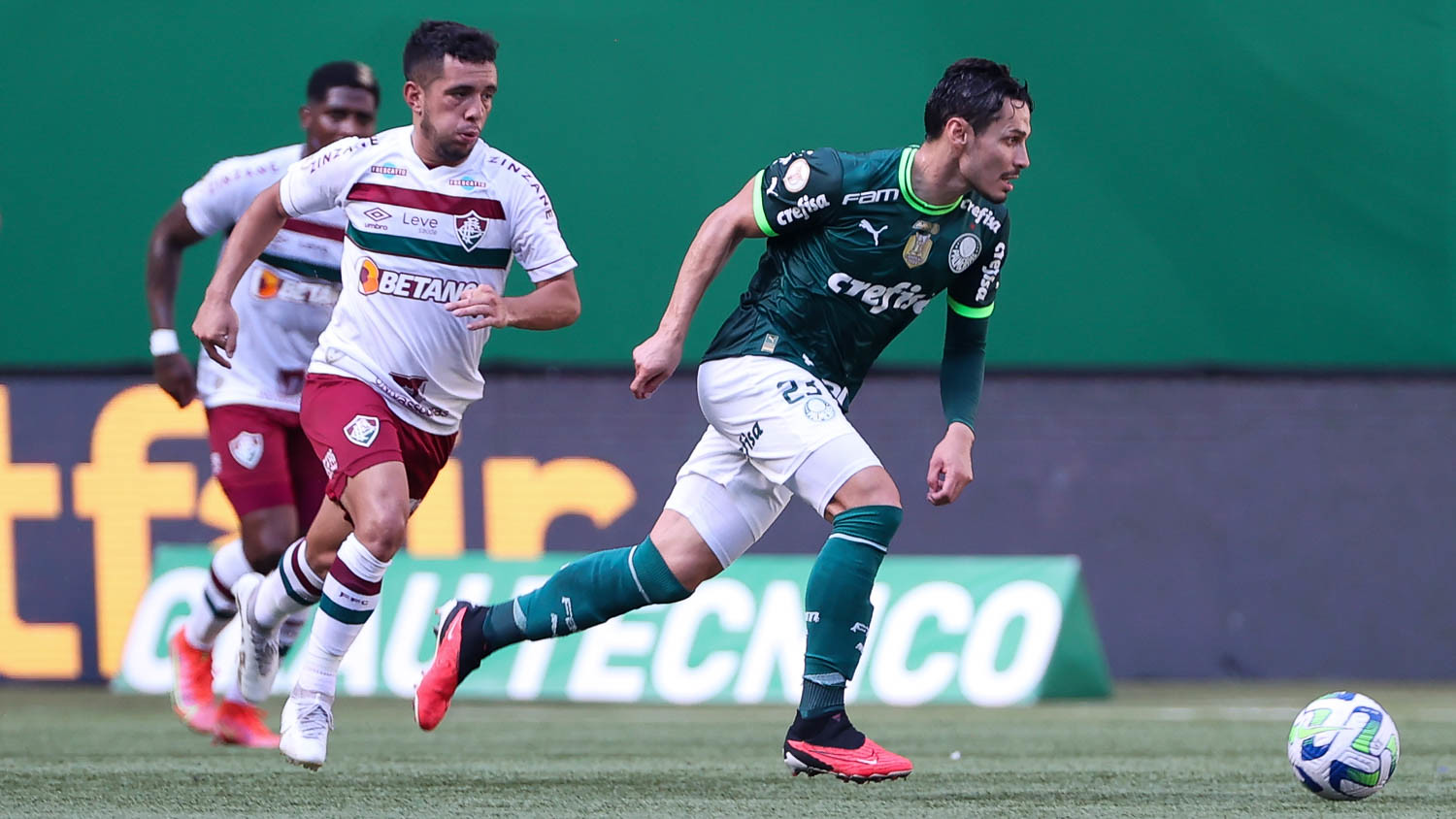 Confronto entre Fluminense e Palmeiras na 19ª rodada do Brasileirão: veja detalhes.