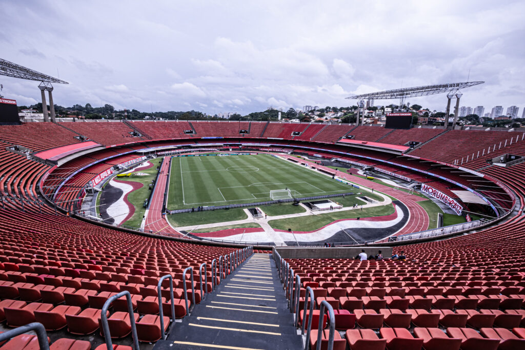 Na noite desta quarta-feira, São Paulo e Grêmio fazem embate de tricolores pela 17ª rodada do Campeonato Brasileiro. A bola rola a partir das 20h (de Brasília), no Morumbis, em São Paulo (SP).