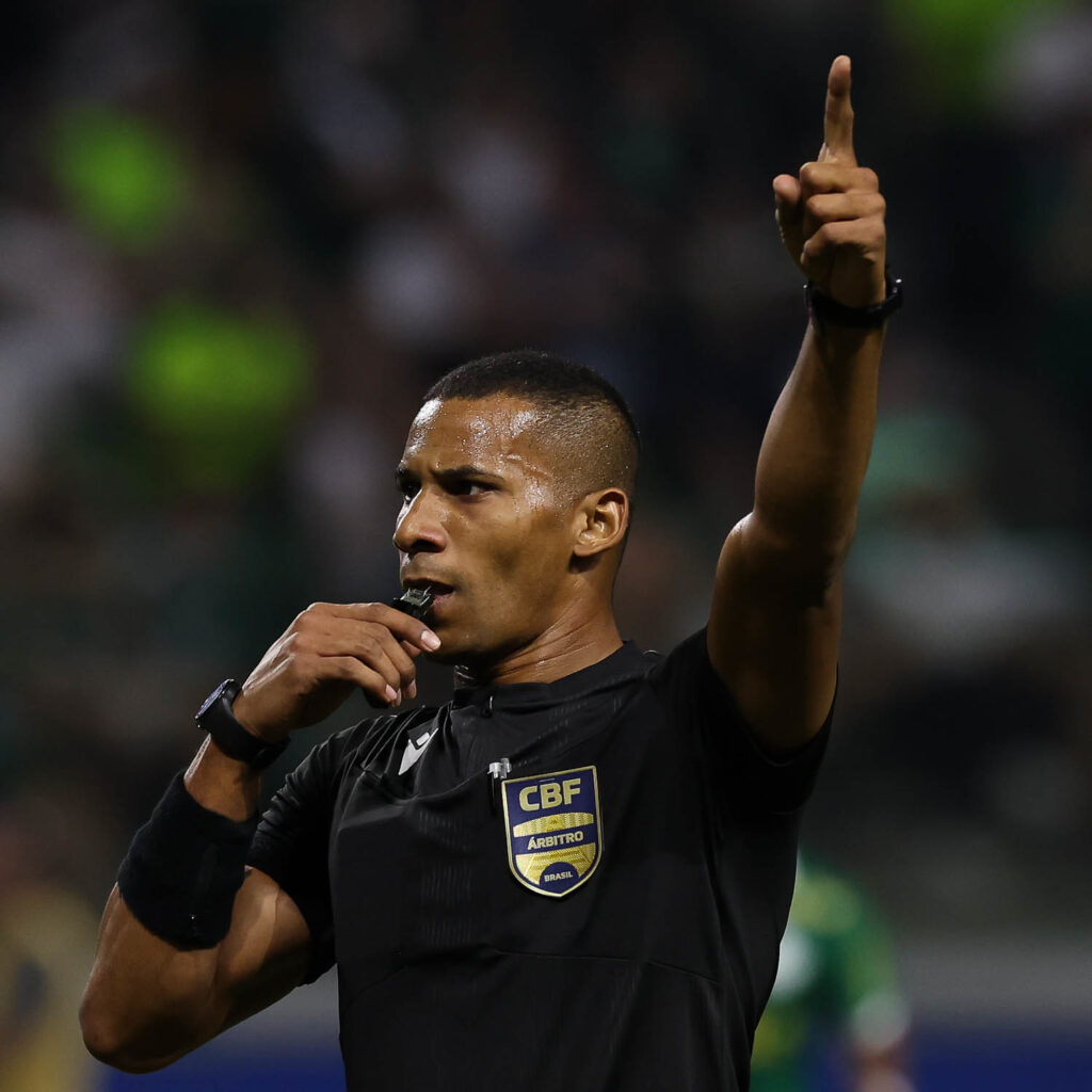 Bruno Pereira Vasconcelos (BA) apitará a partida e terá como assistentes Nailton Junior de Sousa Oliveira (Fifa-CE) e Jean Marcio dos Santos (RN). Daiane Muniz (Fifa-SP) comandará o VAR. (Foto: Cesar Greco/Palmeiras)