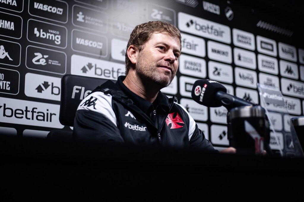 Por outro lado, o Vasco embalou uma boa sequência com o interino Rafael Paiva: são três vitórias, um empate e um revés nas últimas cinco partidas. O Cruzmaltino, inclusive, vem para o duelo após um grande triunfo fora de casa. No Beira-I