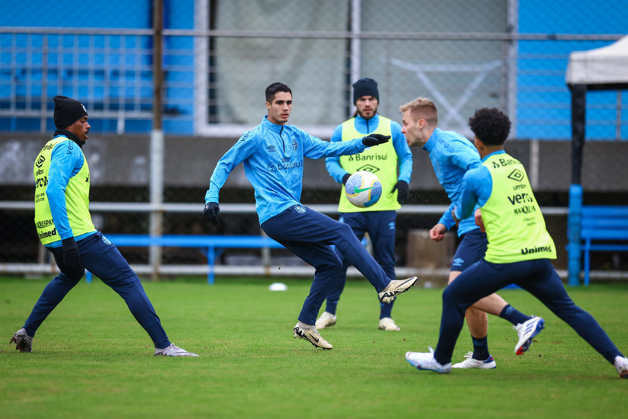 Grêmio treina com foco no Juventude após empate contra Palmeiras
