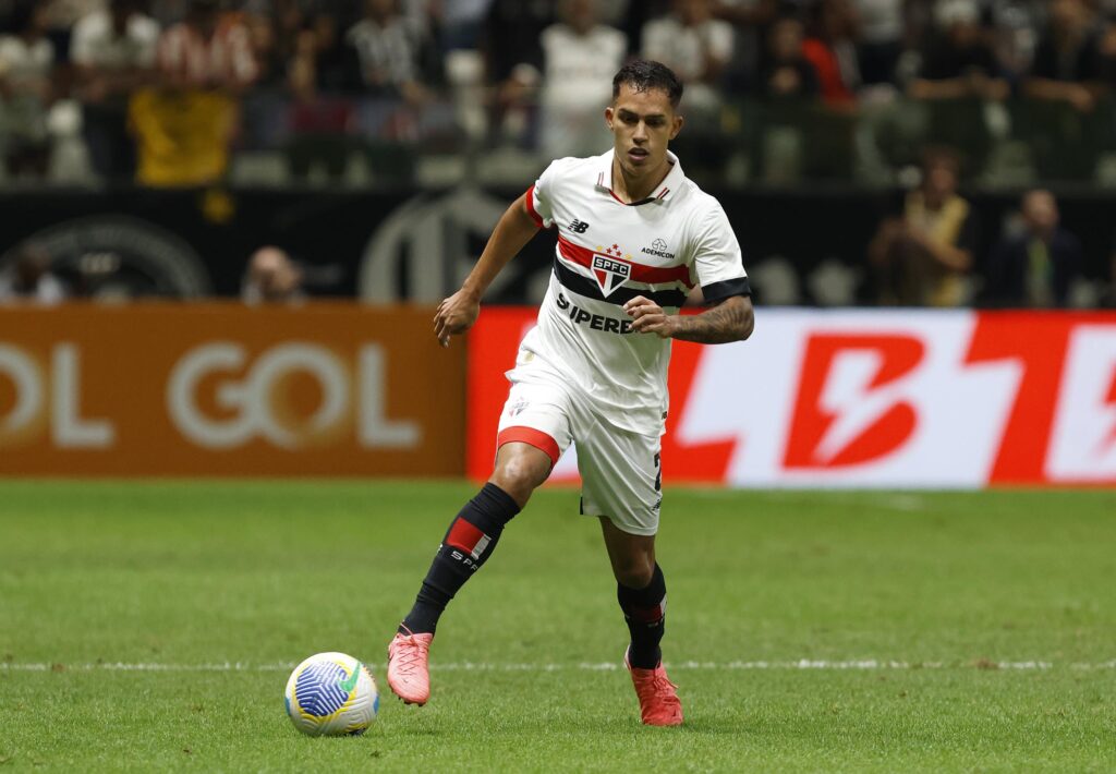 Igor Vinícius: fez uma boa partida. Seguro defensivamente, encontrou bons passes e foi constante opção no ataque pelo lado direito.