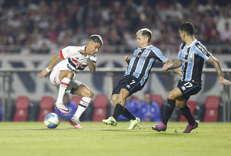 Ferreirinha - foi explorado no primeiro tempo, quando o São Paulo precisou sair mais pelo lado esquerdo. Ficou mais preso na marcação