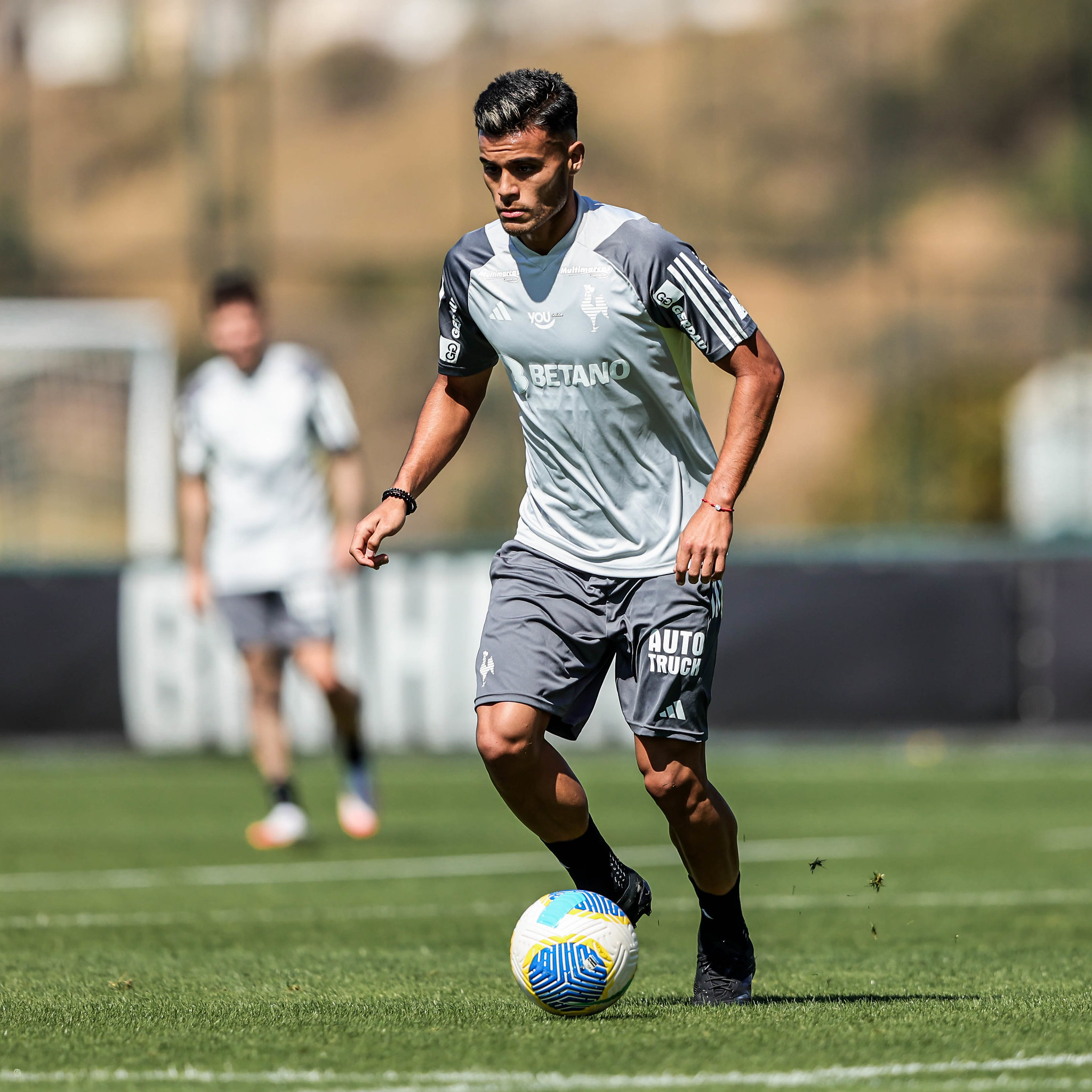 Fausto Vera negocia com o Corinthians durante apresentação no Atlético-MG
