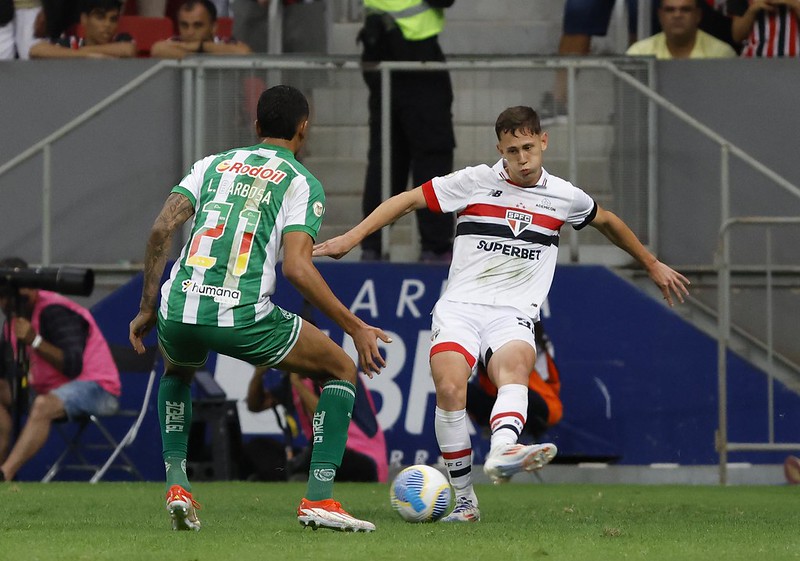 Patryck - o garoto teve a missão de substituir o suspenso Welington e teve algumas dificuldades. Apesar de ter participado de boa jogada no começo do jogo, deixou a desejar, deu alguns passes errados e pouco apoiou no ataque