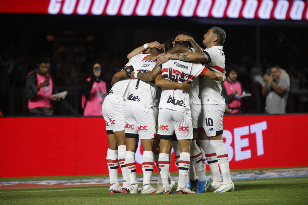 Um provável São Paulo tem: Rafael; Igor Vinícius, Arboleda, Alan Franco e Welington; Luiz Gustavo e Bobadilla; Wellington Rato (Erick), Luciano e Ferreirinha; Calleri.