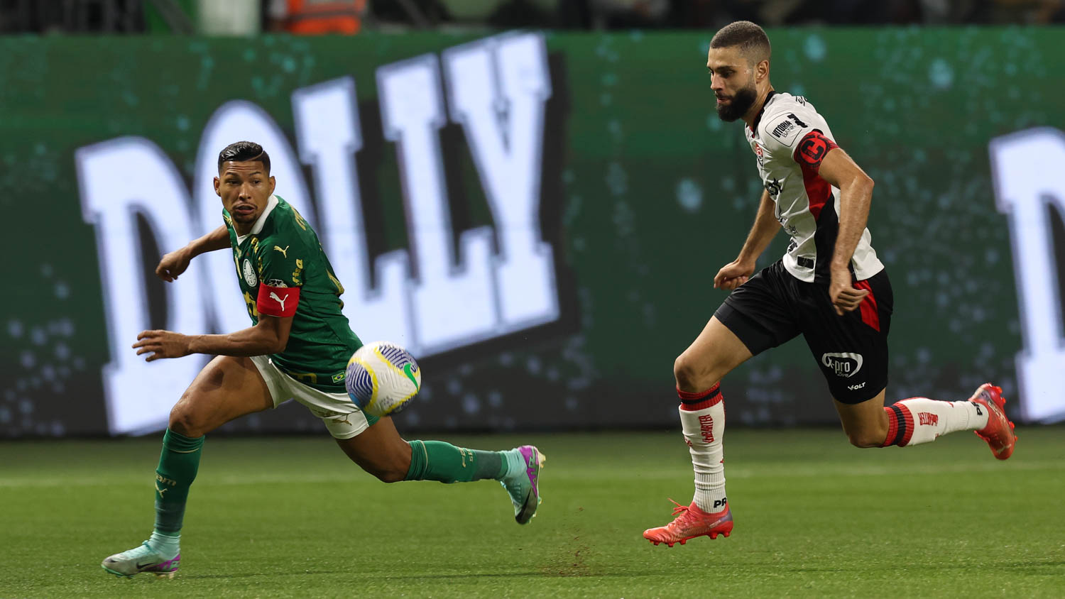 Rony valoriza elenco do Palmeiras e pede 