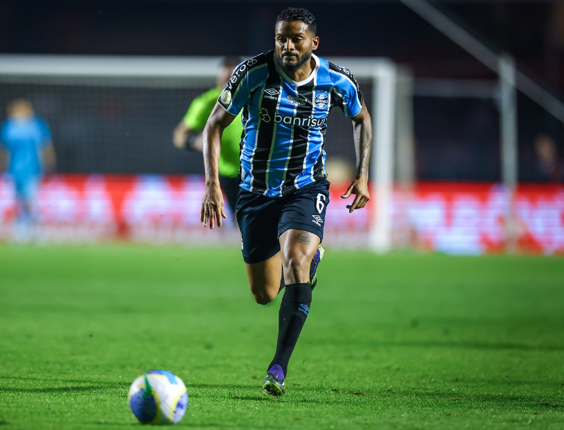 Reinaldo critica critério e arbitragem por pênalti marcado a favor do Corinthians