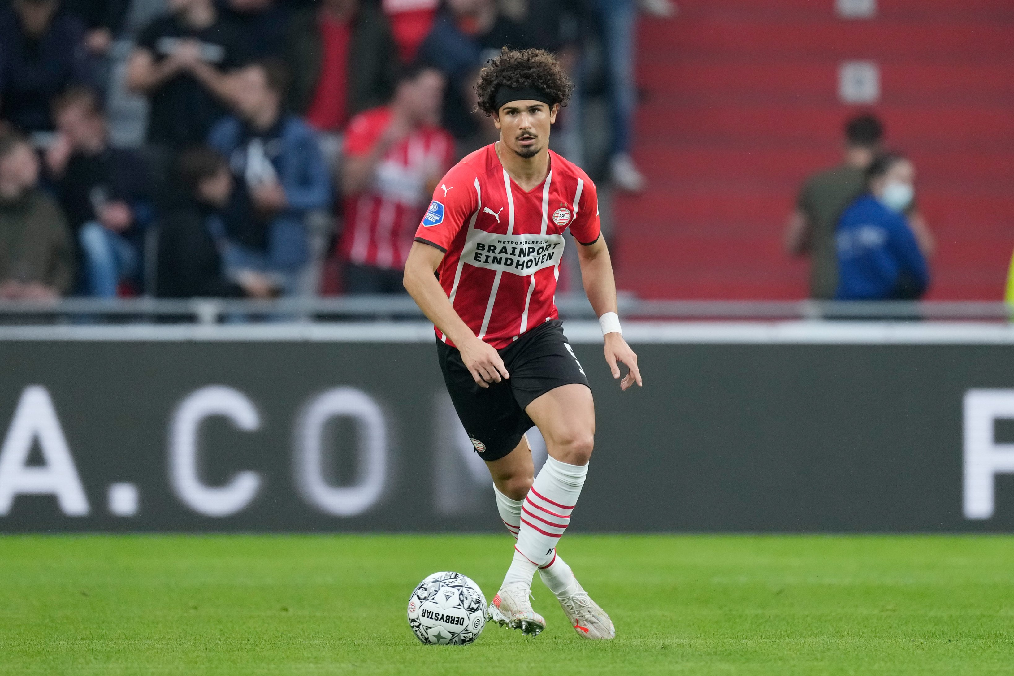 Reforço para a zaga aguarda anúncio oficial no Corinthians