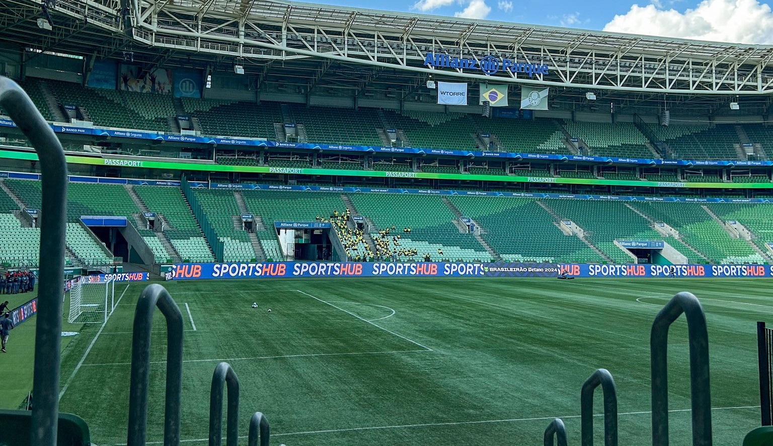 Retorno de Gustavo Gómez e suspensões definem escalação do Palmeiras contra Bahia.