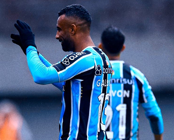 Grêmio avança às oitavas de final da Copa do Brasil com vitória.