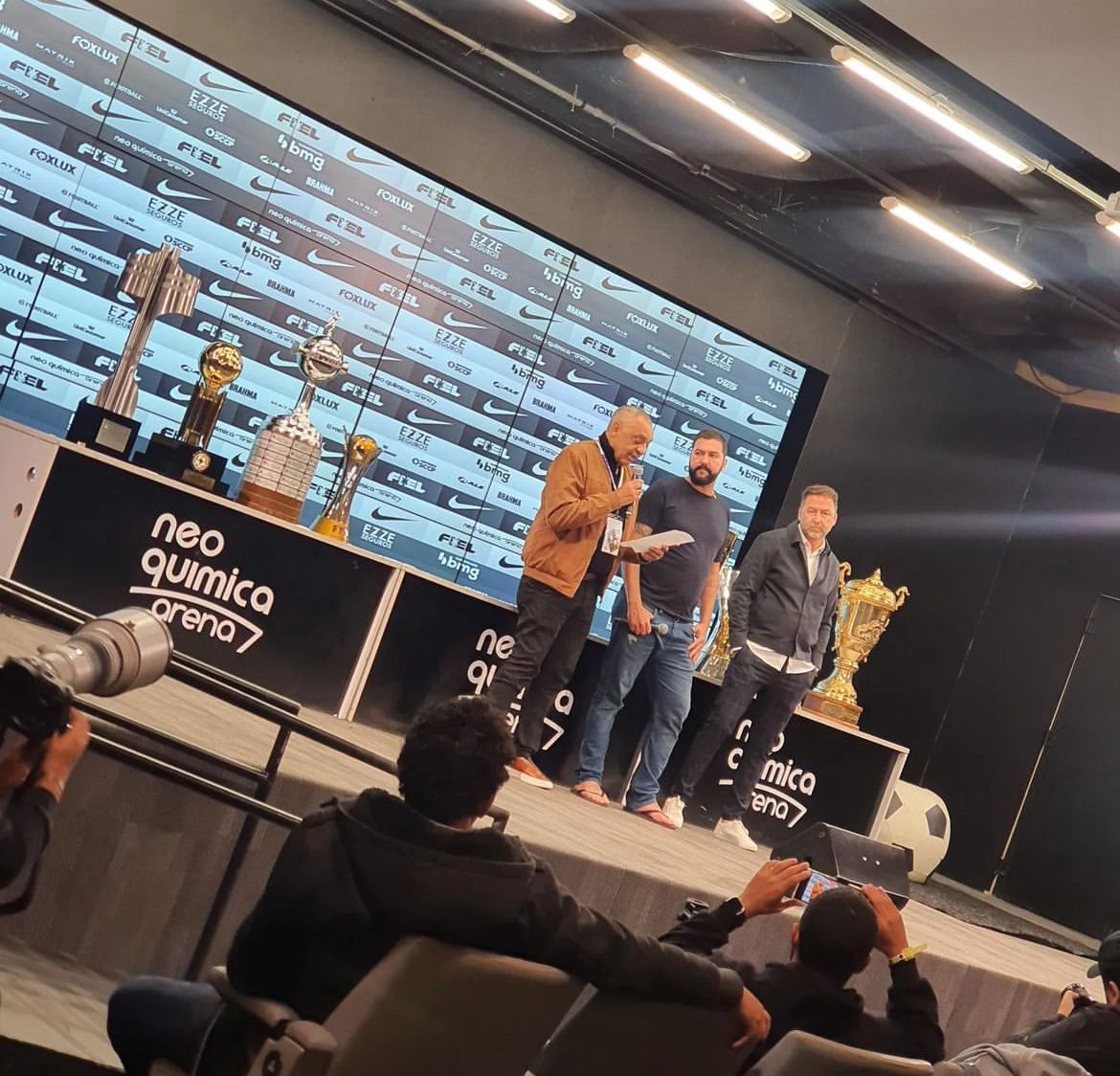 Ídolo do Corinthians eternizado na calçada da fama da Neo Química Arena