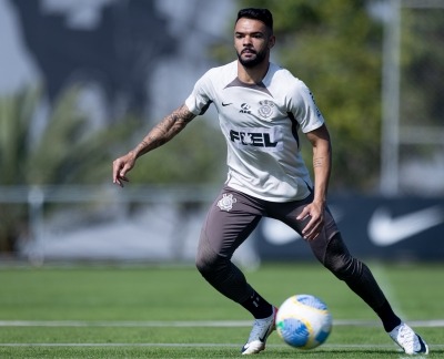 Corinthians se prepara para enfrentar o Grêmio após vitória fora de casa.