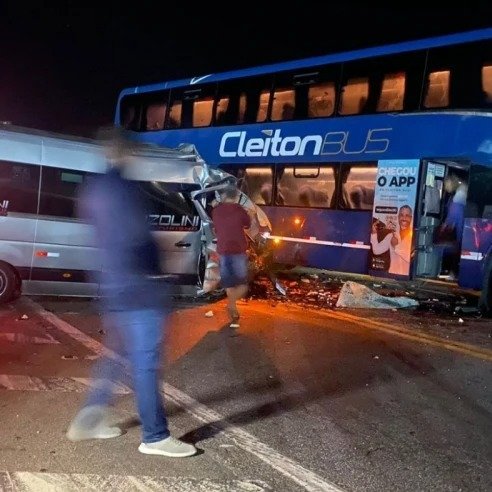 Acidente com ônibus de torcedores do Corinthians deixa três mortos