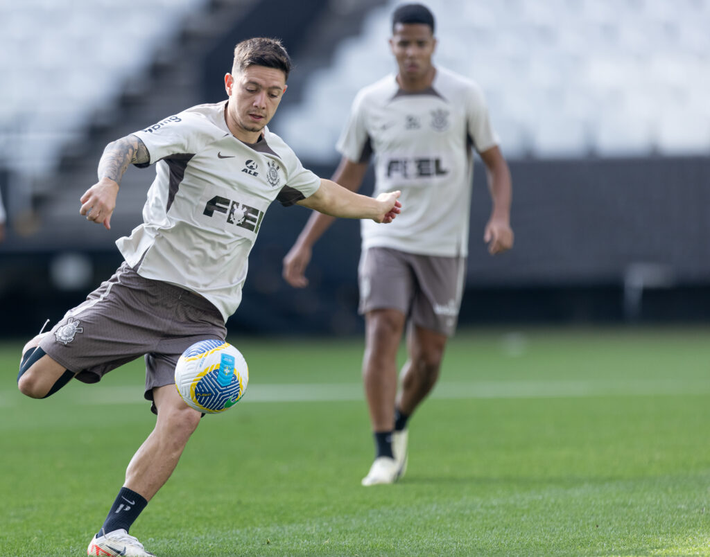 Corinthians encerra preparação e divulga escalação para duelo contra Criciúma.