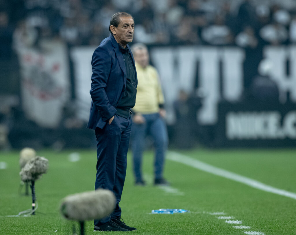 Ramón Diaz destaca desempenho de jogadores e explica mudanças no Corinthians.
