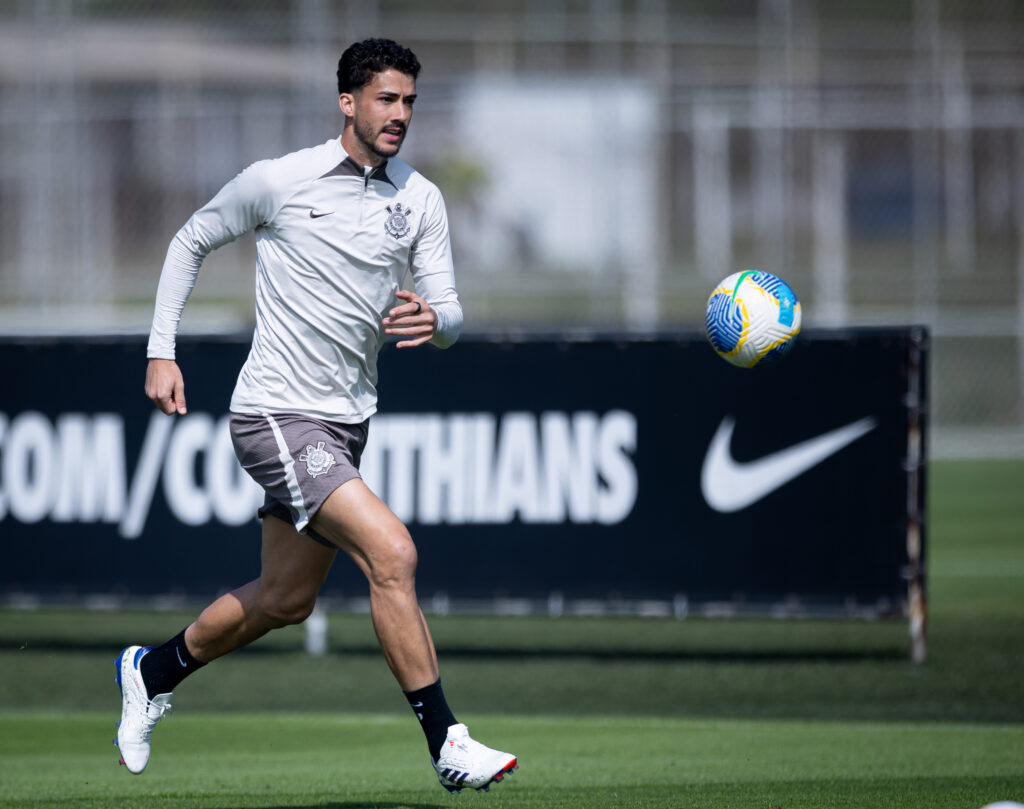 Terceiro amarelo tira Gustavo Henrique do Corinthians para jogo contra Grêmio