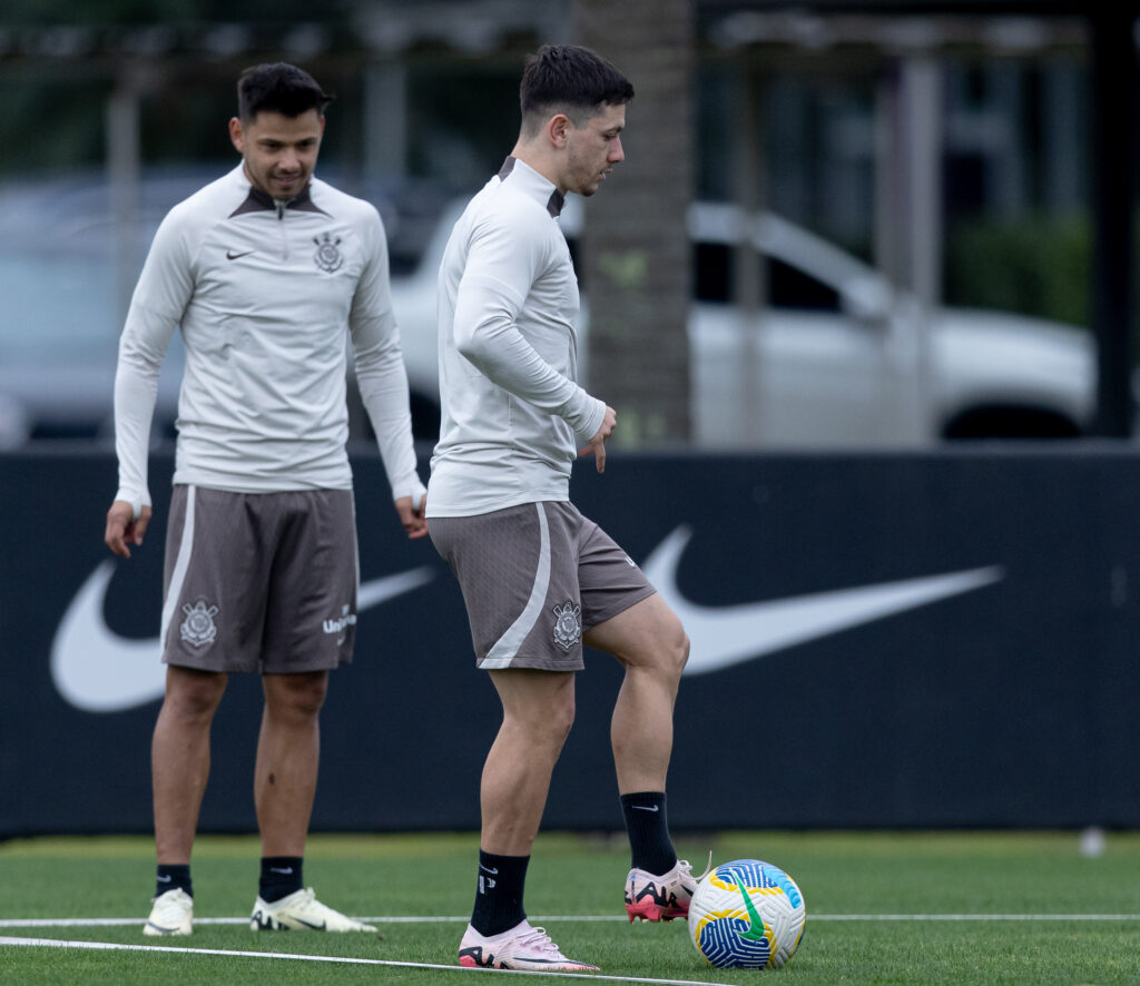 Último treino do Corinthians antes de enfrentar o Grêmio na Copa do Brasil