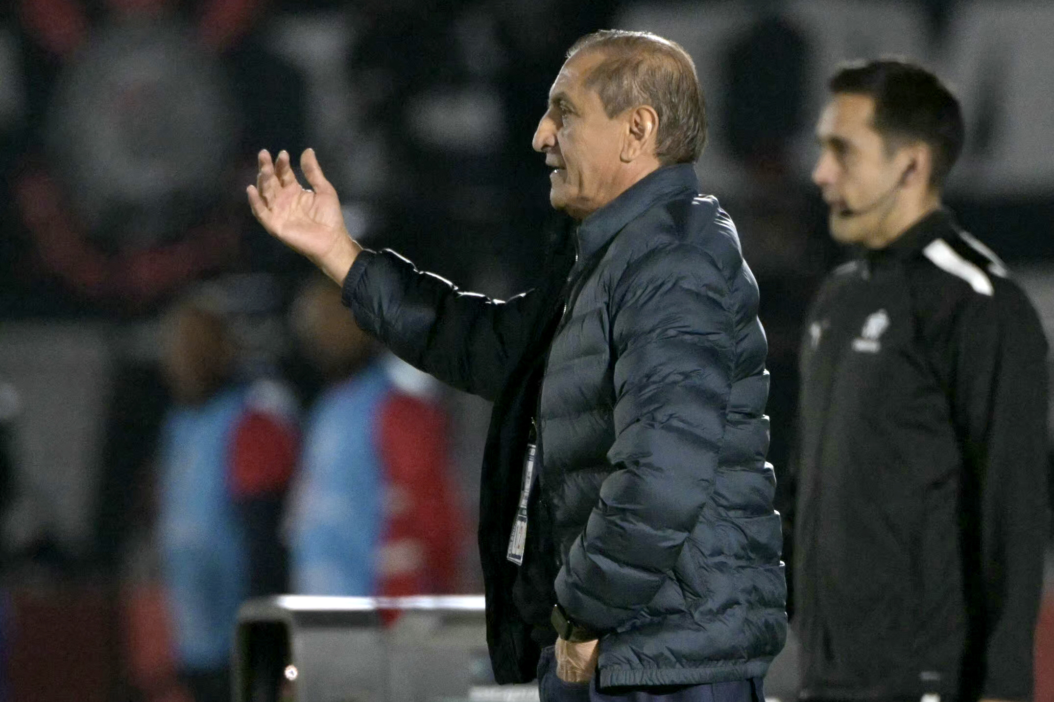 Ramón solicita reforços para meio-campo após vitória do Corinthians na Sul-Americana.