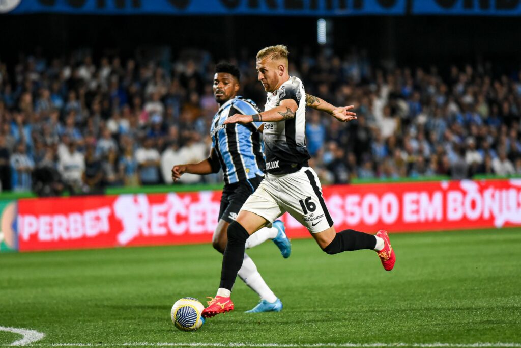 Pedro Henrique teve bons momentos acelerando contra a marcação gremista, mas pecou no acabamento das jogadas