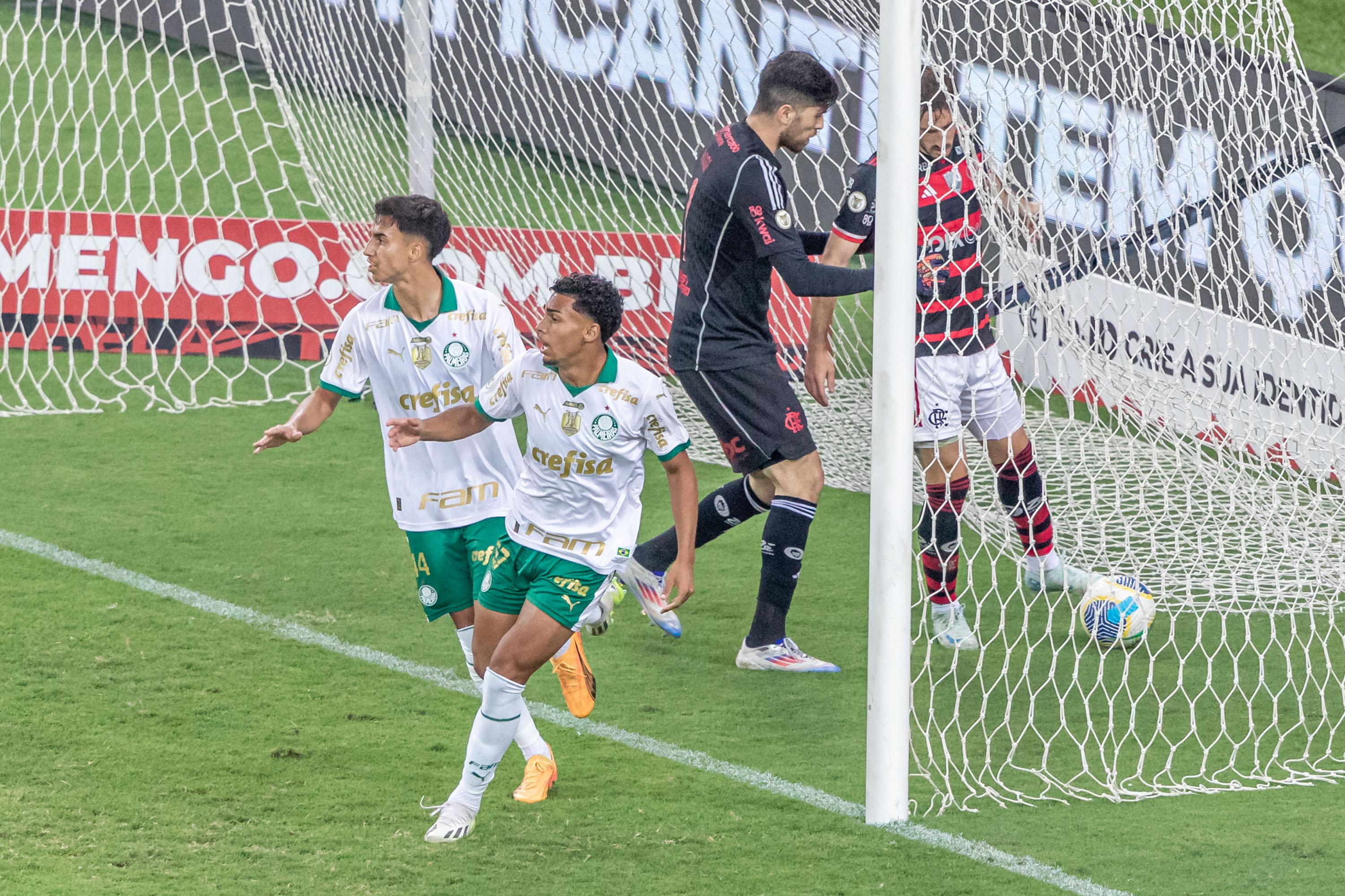 Palmeiras empata com Flamengo e assegura posição no G4 do Brasileirão