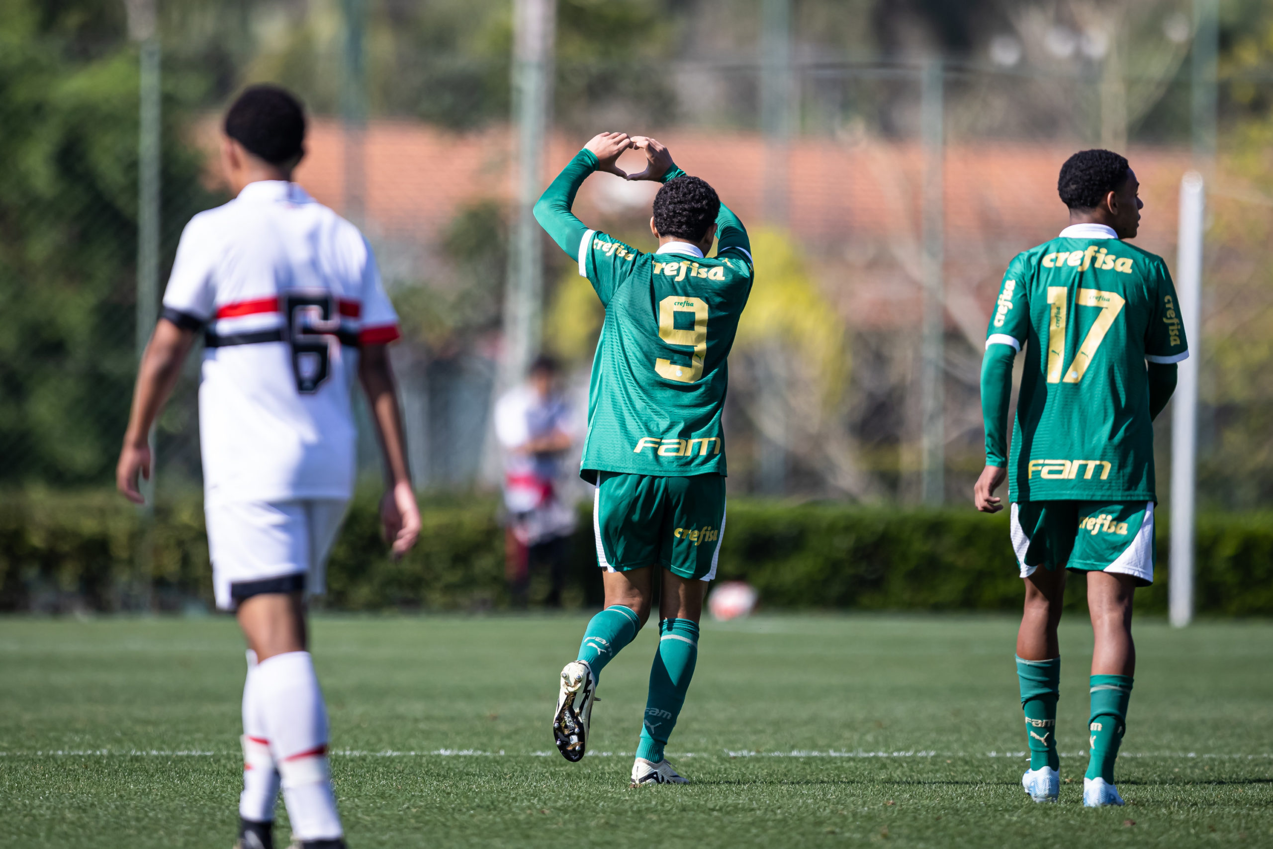 Palmeiras mantém invencibilidade e tira São Paulo da zona de classificação no sub-15.