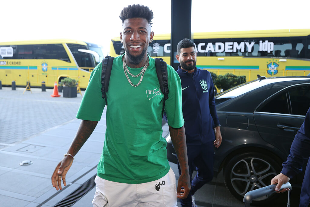 Flamengo planeja divulgar contratação do lateral Emerson Royal.
