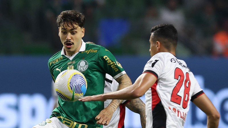 Mauricio reencontra o Internacional como titular no Palmeiras.