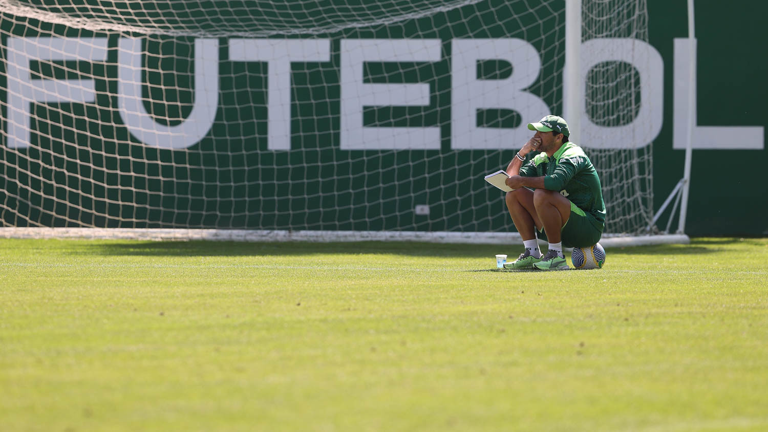 Luxemburgo defende Abel Ferreira de críticas no Palmeiras