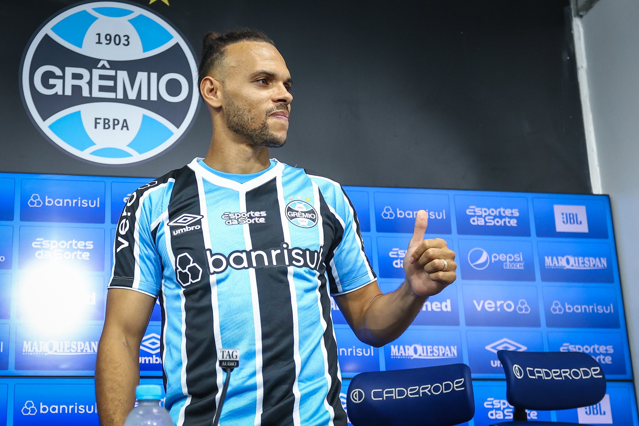 Ex-barcelona, Braithwaite chega ao Grêmio com foco em conquistar títulos.