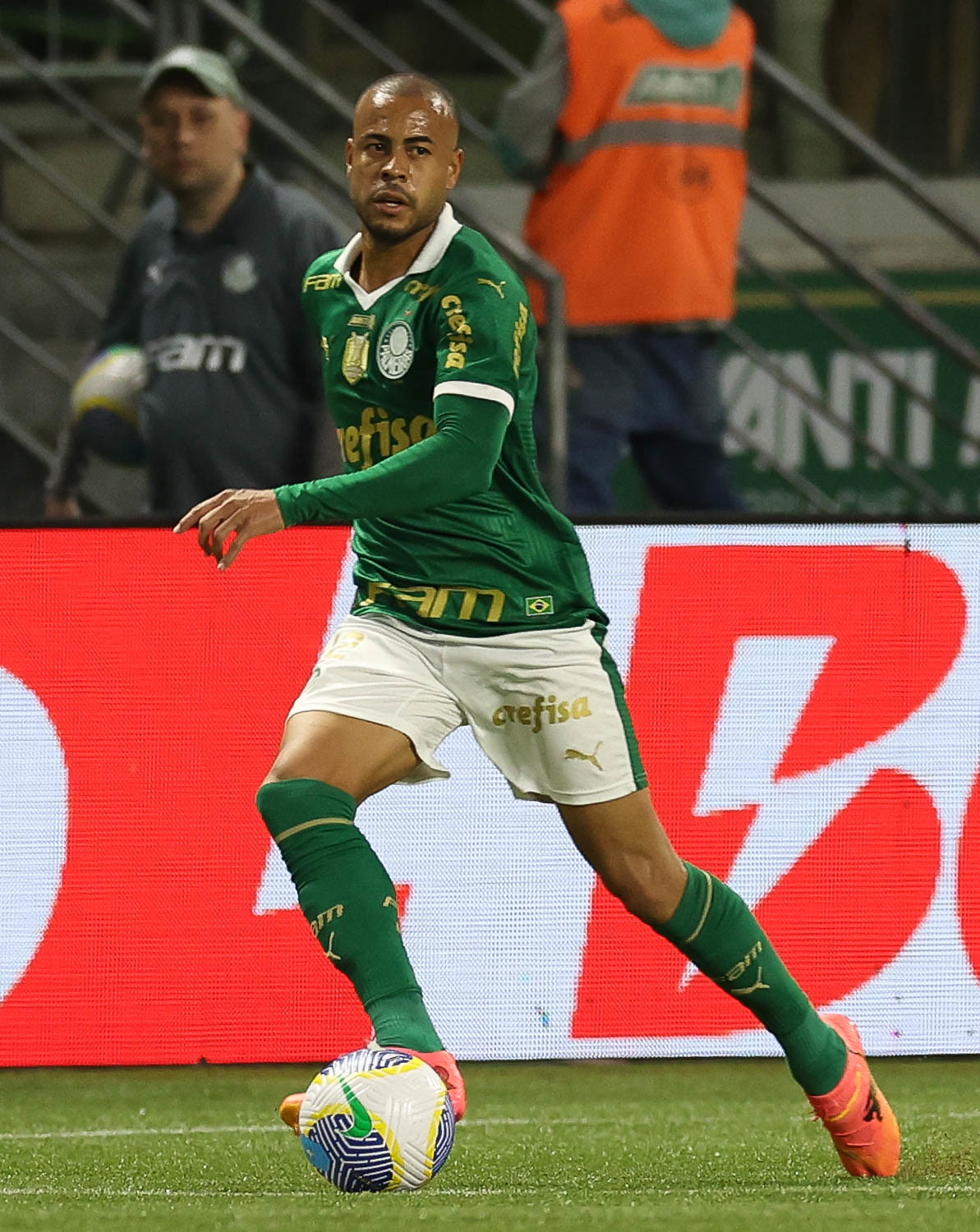 Palmeiras divulga atualizações sobre Mayke e Felipe Anderson na reapresentação.