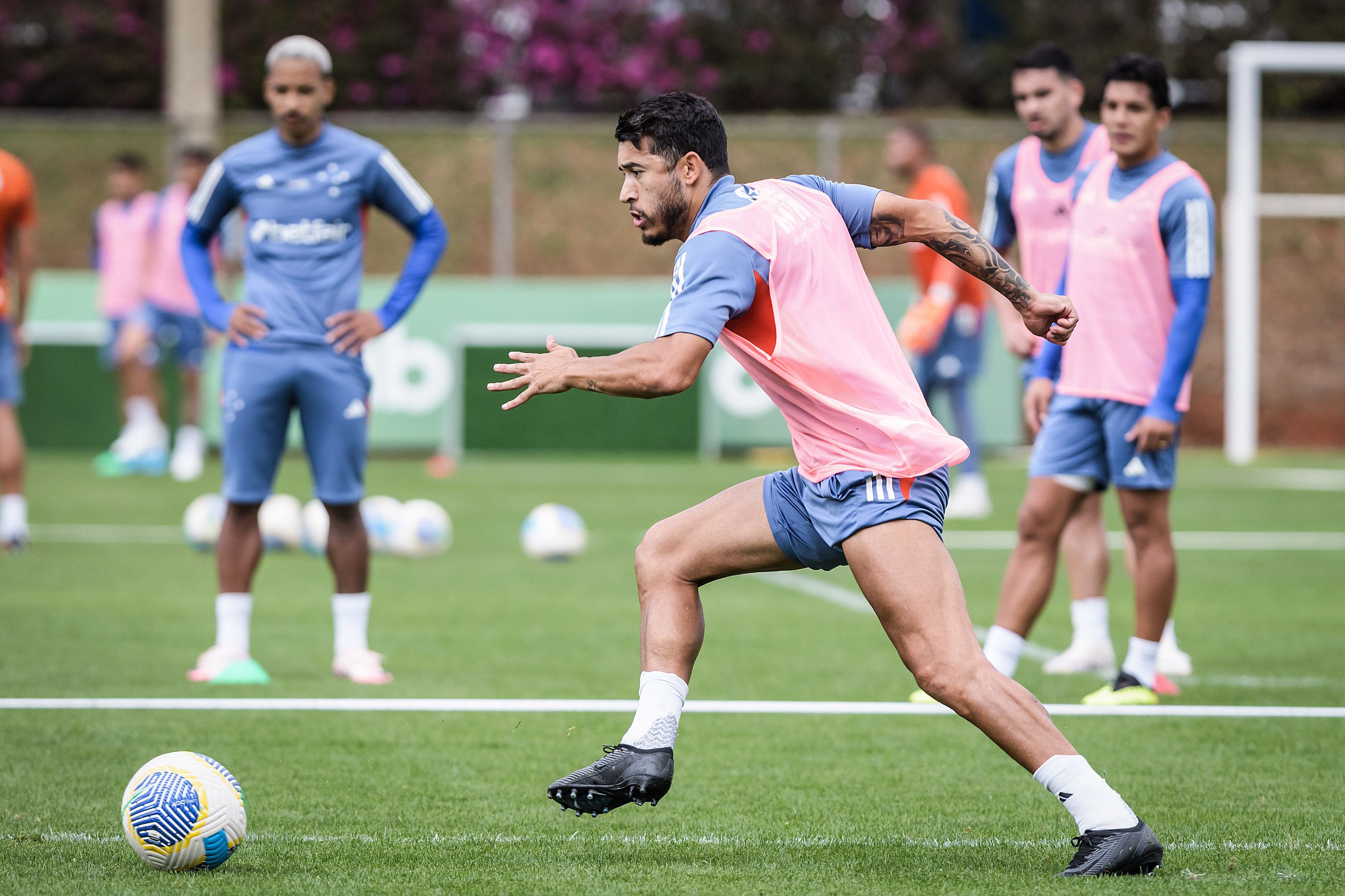 Cruzeiro divulga relacionados para duelo contra o Vitória no Brasileirão.
