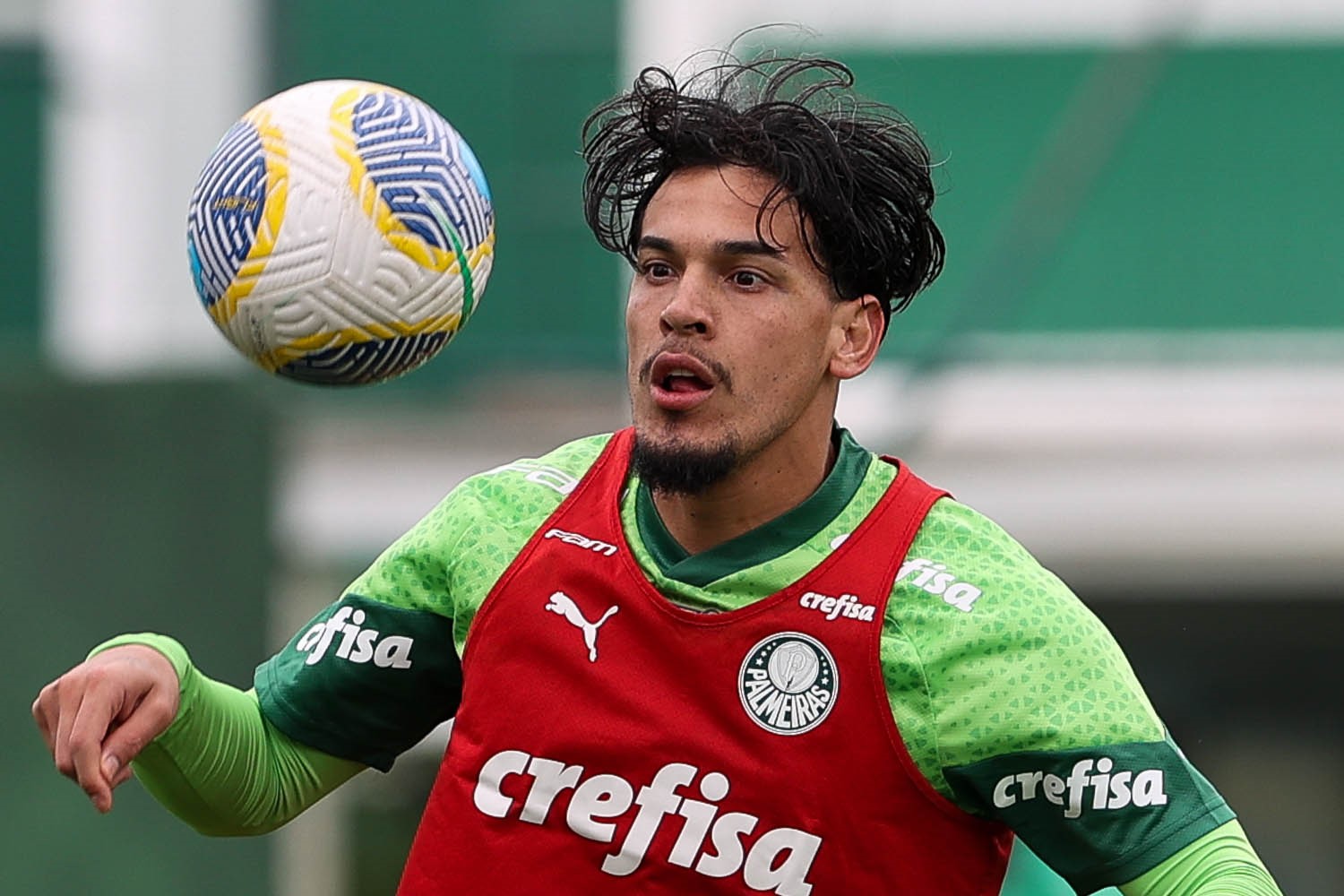 Gómez busca recorde histórico em clássico decisivo contra o São Paulo