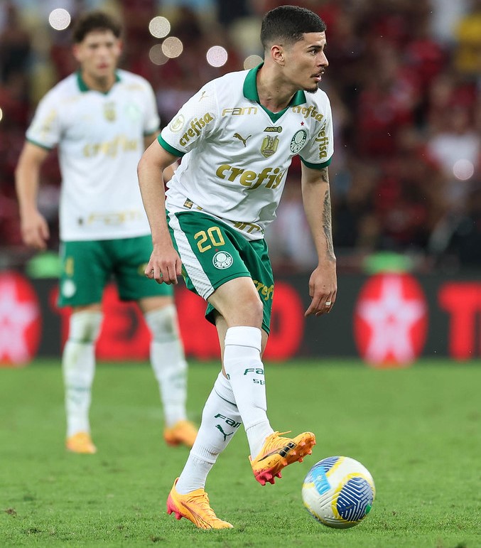 Rômulo recebe nova oportunidade no Palmeiras após mais de dois meses
