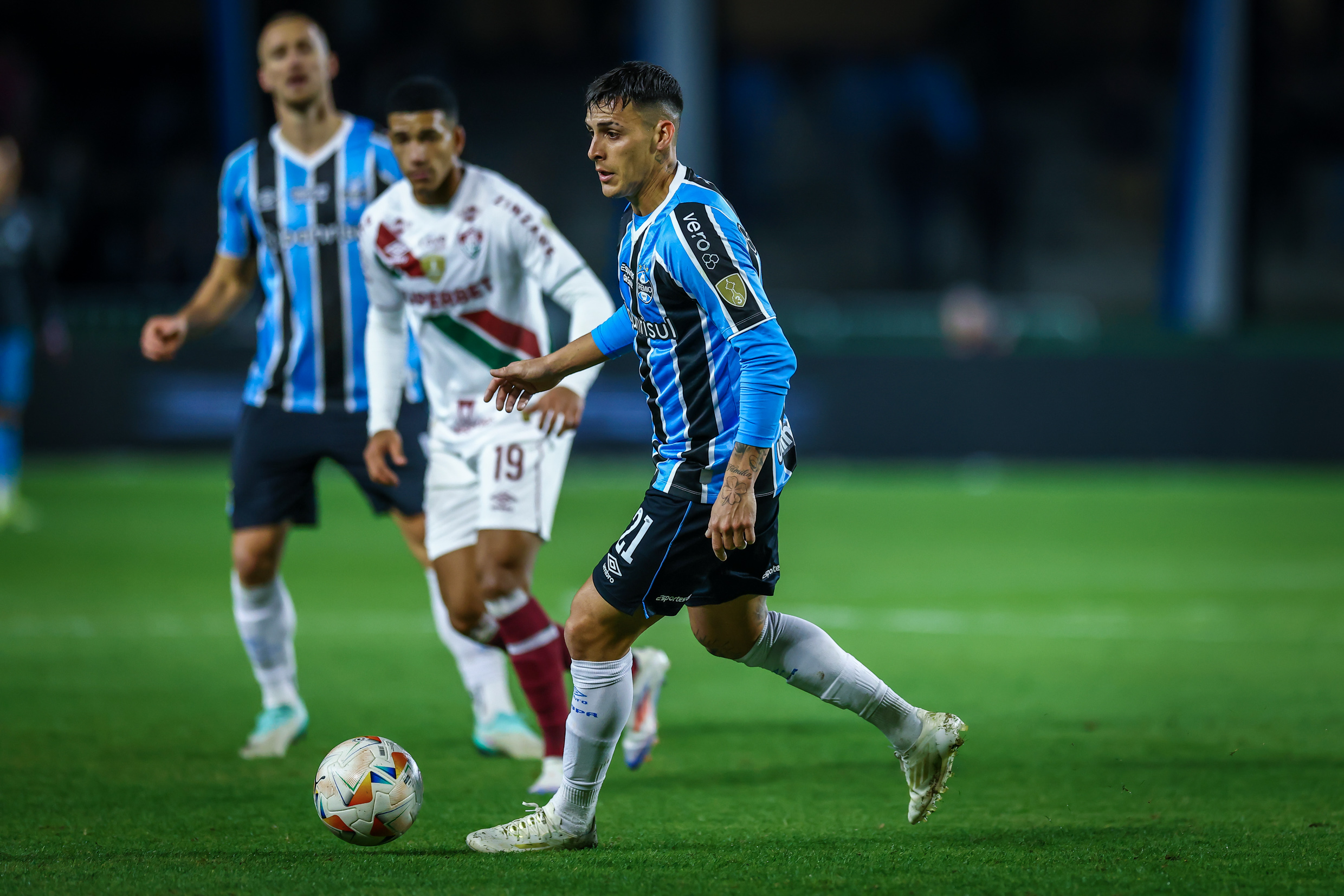 Atacante do Grêmio Pavón se lesiona na coxa e preocupa Renato Gaúcho.