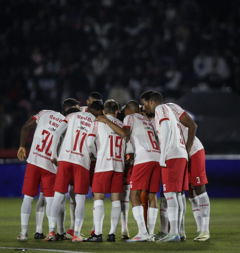 Desfalques do RB Bragantino: Cleiton (estiramento na coxa direita), Lucão (lesão na coxa direita), Matheus Fernandes (lesão na coxa esquerda), Juninho Capixaba (lesão no joelho direito), Eric Ramires (lesão na panturrilha esquerda) e Pedro Henrique (lesão na coxa direita)
