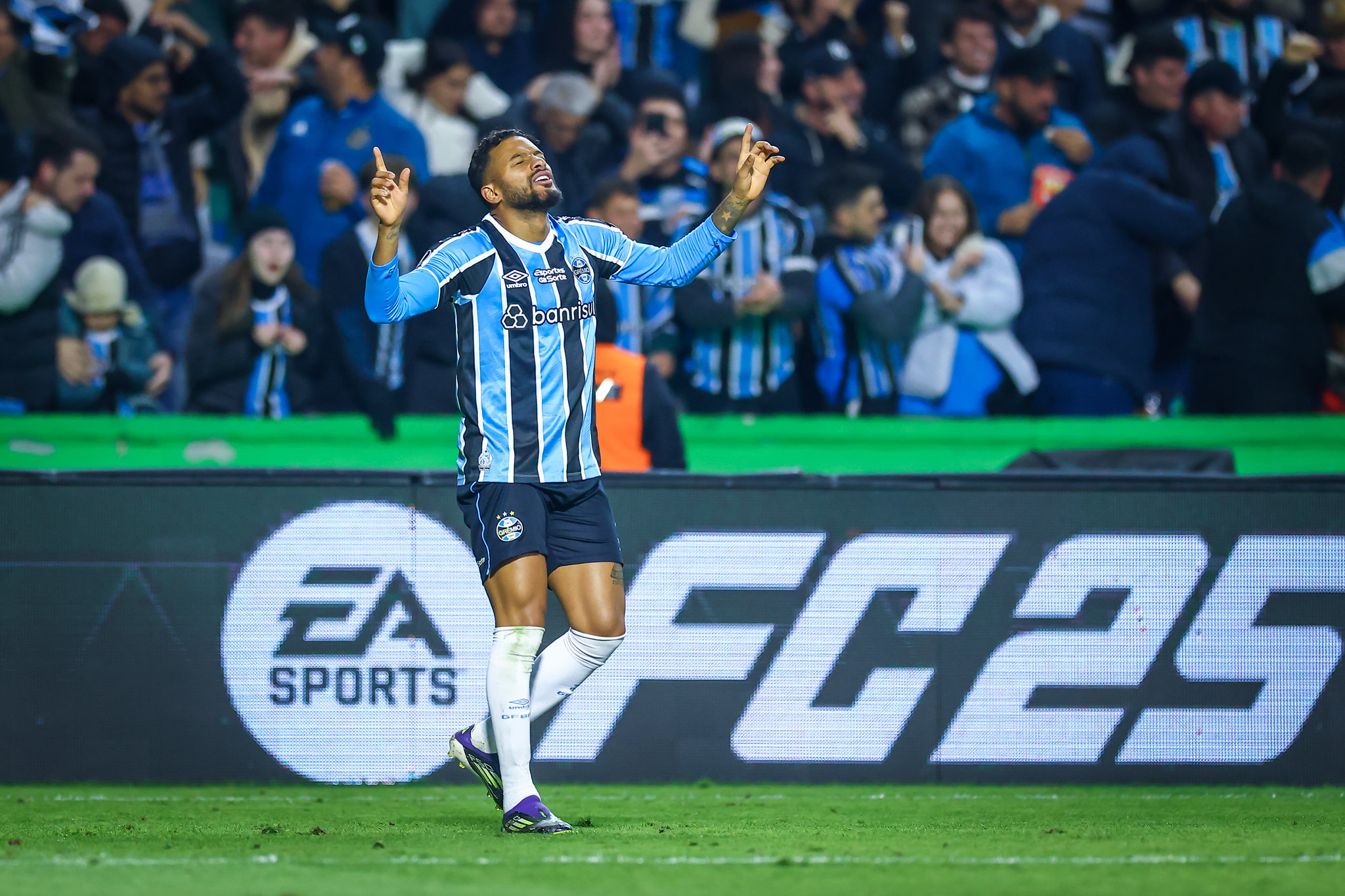 Reinaldo: Defensor com Mais Participações em Gols no Brasil Desde 2020