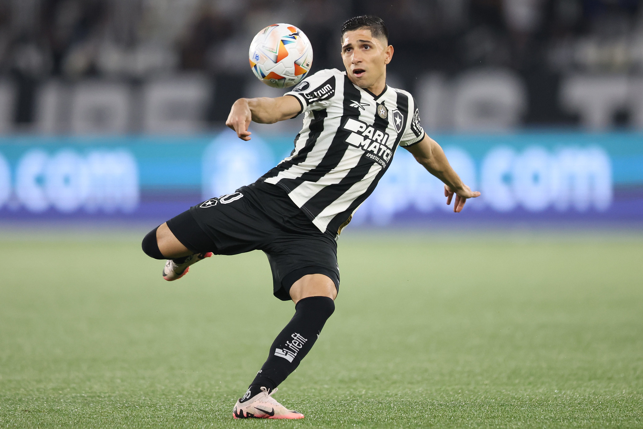 Clássico carioca: prováveis escalações e transmissão do Botafogo x Flamengo pelo Brasileirão