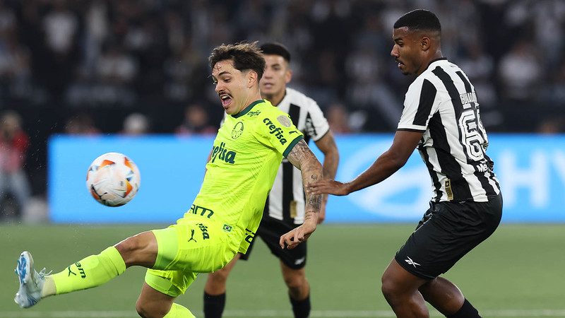 Mauricio marca primeiro gol pelo Palmeiras na Libertadores, mas time sofre revés.